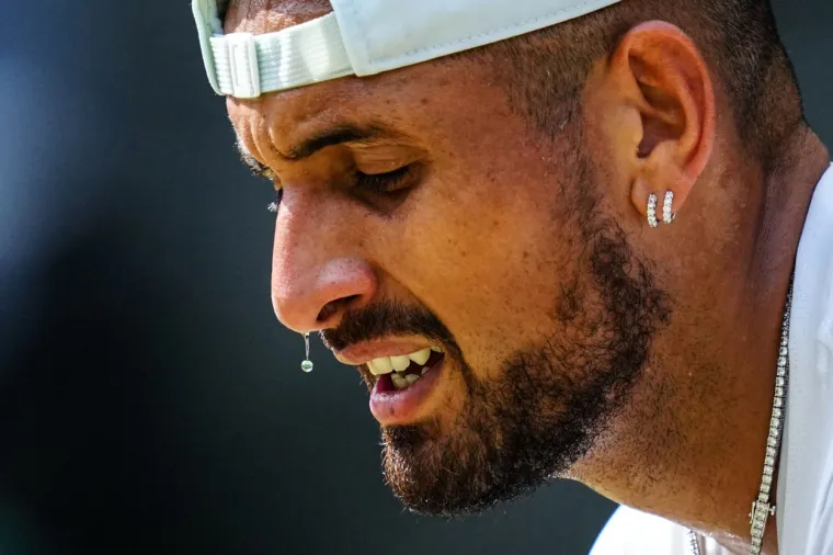 Nick Kyrgios poludio: Prvo poput manijaka urlao na suca, pa onda na oca; 'Osjetim do ovdje da je pijana, popila je valjda 700 pića'