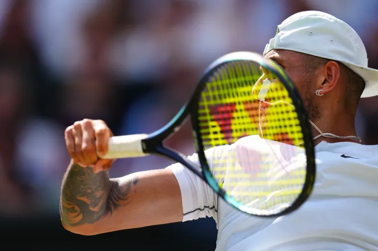 Nick Kyrgios poludio: Prvo poput manijaka urlao na suca, pa onda na oca; 'Osjetim do ovdje da je pijana, popila je valjda 700 pića'