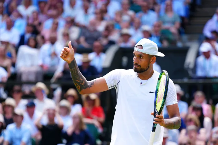 Nick Kyrgios poludio: Prvo poput manijaka urlao na suca, pa onda na oca; 'Osjetim do ovdje da je pijana, popila je valjda 700 pića'