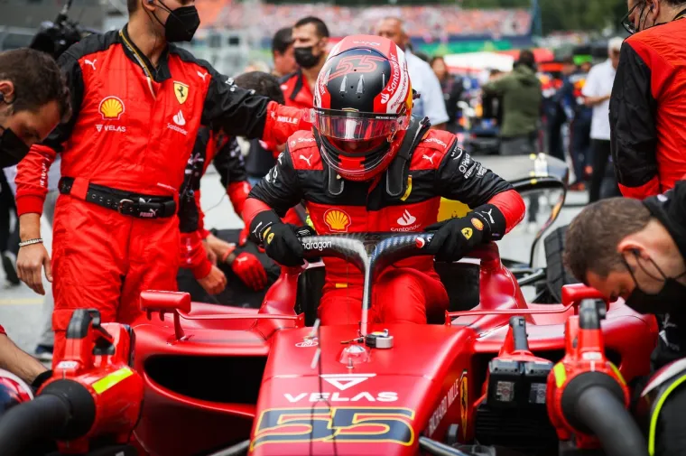 Scena kao u filmu, ovo je mogla biti tragedija; U posljednji trenutak pobjegao iz gorućeg bolida: 'Ne, ne, ne...'