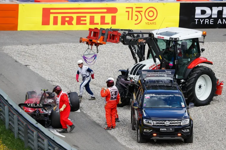 Scena kao u filmu, ovo je mogla biti tragedija; U posljednji trenutak pobjegao iz gorućeg bolida: 'Ne, ne, ne...'