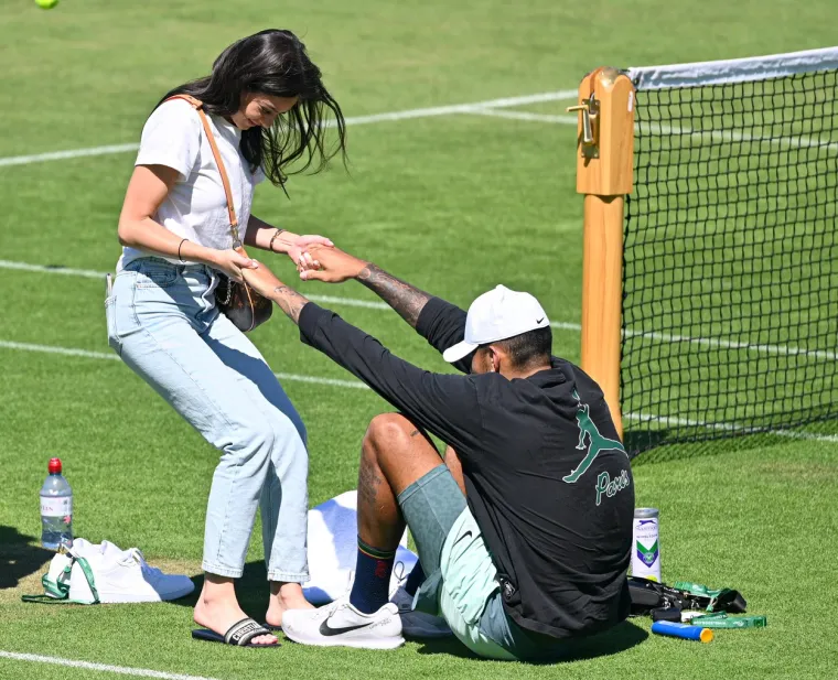 Prekrasna djevojka Nicka Kyrgiosa očarala sve u Wimbledonu: 'Uzbudila ju je prisutnost Toma Cruisea, bila je blizu i kraljevske obitelji'