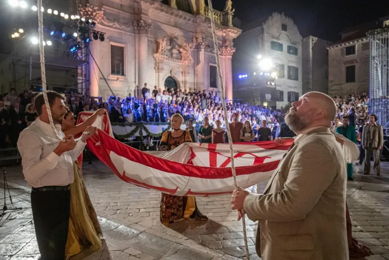 Otvorenje 73. Dubrovačkih ljetnih igara nisu propustili Jandroković i Šuica, a Plenković je na svečanost poveo i dječicu