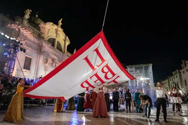 Otvorenje 73. Dubrovačkih ljetnih igara nisu propustili Jandroković i &Scaron;uica, a Plenković je na svečanost poveo i dječicu