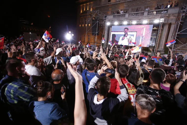 Đoković se vratio u Beograd, dočekale ga tisuće navijača: 'Puno srpskih trobojki, puno djece i mladih. Puno mi je srce....'