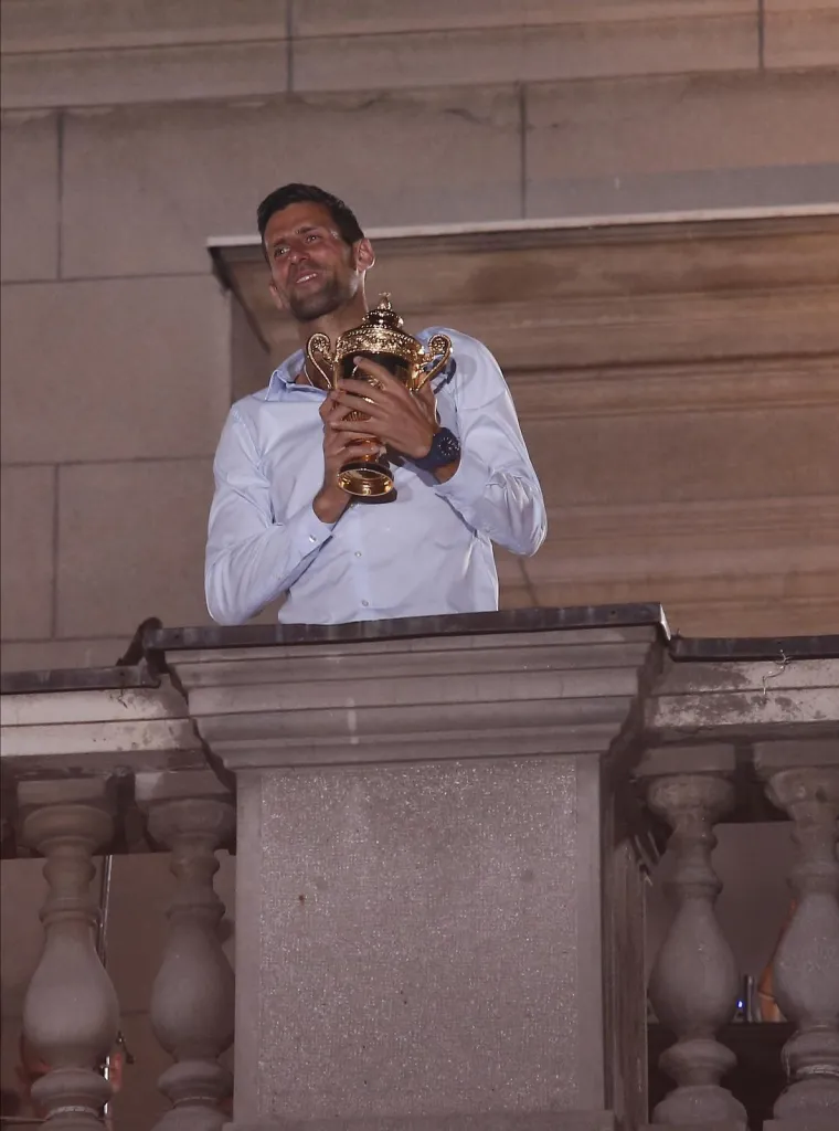 Đoković se vratio u Beograd, dočekale ga tisuće navijača: 'Puno srpskih trobojki, puno djece i mladih. Puno mi je srce....'