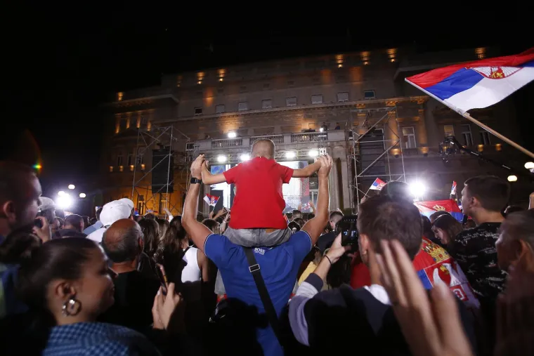 Đoković se vratio u Beograd, dočekale ga tisuće navijača: 'Puno srpskih trobojki, puno djece i mladih. Puno mi je srce....'