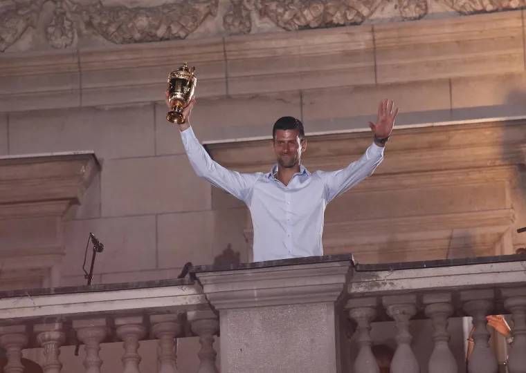 Đoković se vratio u Beograd, dočekale ga tisuće navijača: 'Puno srpskih trobojki, puno djece i mladih. Puno mi je srce....'