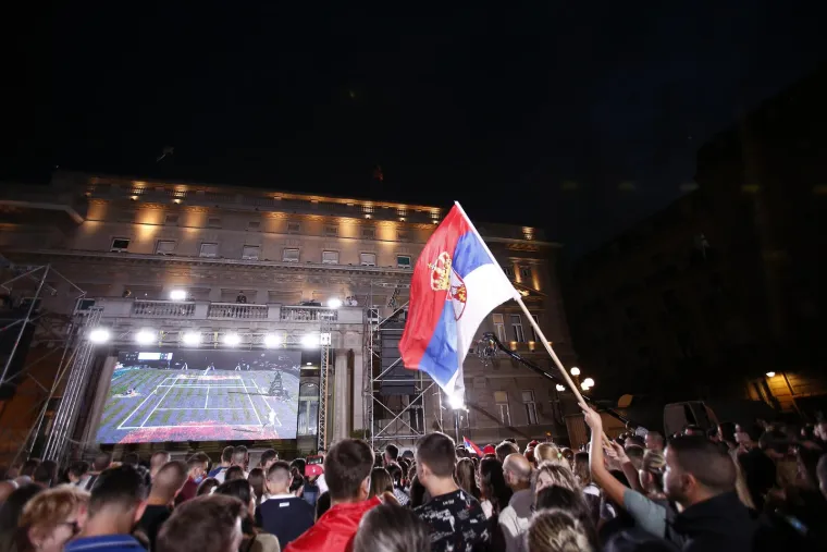 Đoković se vratio u Beograd, dočekale ga tisuće navijača: 'Puno srpskih trobojki, puno djece i mladih. Puno mi je srce....'
