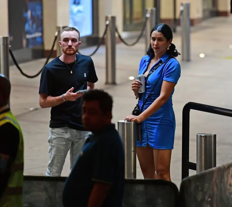 Paparazzi snimili trenutak kad su Nick Kyrgios i njegova zapanjujuća djevojka izlazili iz kluba u 3 ujutro, hrpa ljudi je bila s njima