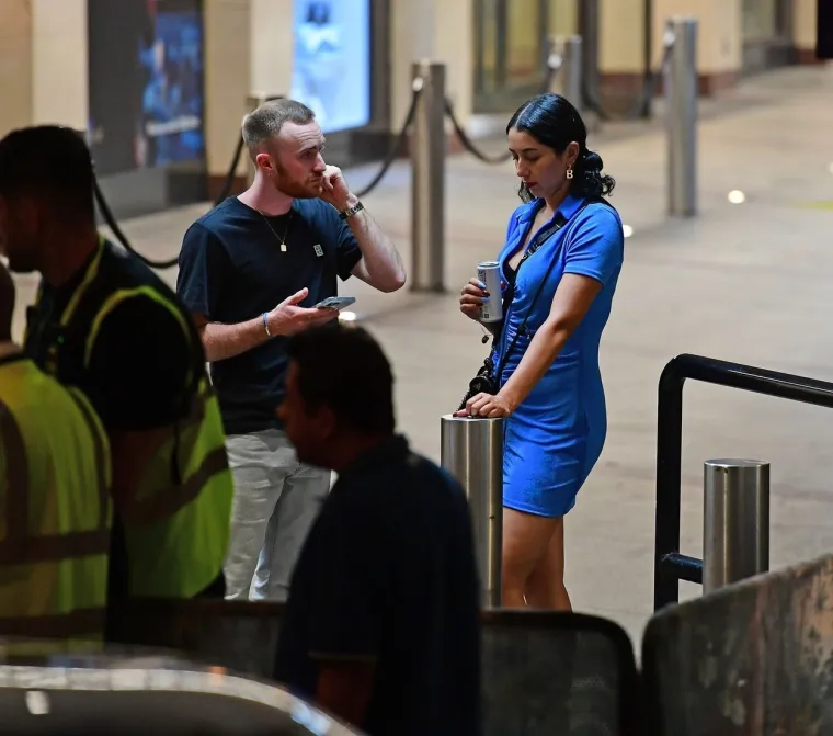 Paparazzi snimili trenutak kad su Nick Kyrgios i njegova zapanjujuća djevojka izlazili iz kluba u 3 ujutro, hrpa ljudi je bila s njima