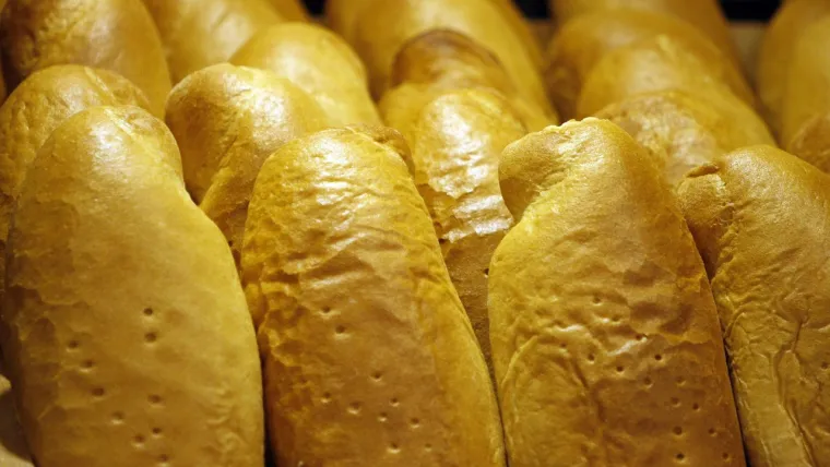 Kruh bijeli, 700 g  11,99 kn = 1,59 euro