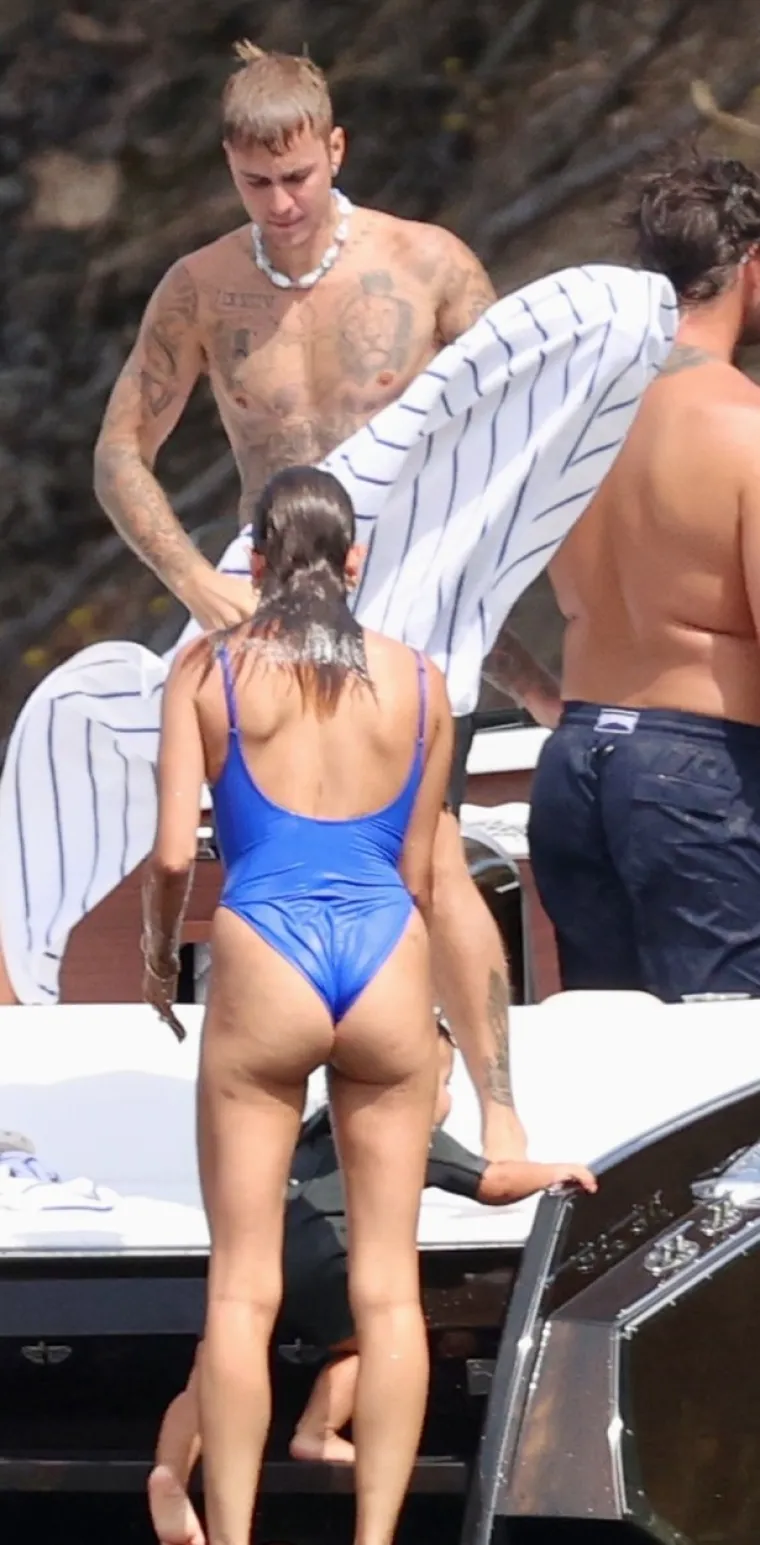 I dalje zaljubljeni: Nakon problema sa zdravljem, Justin i Hailey Bieber razmjenjivali nježnosti na brodu