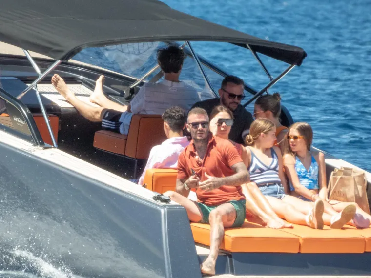 Čini se kako se Beckhamovima jako sviđa Hrvatska: Fotografi ih uhvatili na gliseru, Davidu to baš i nije najbolje sjelo...