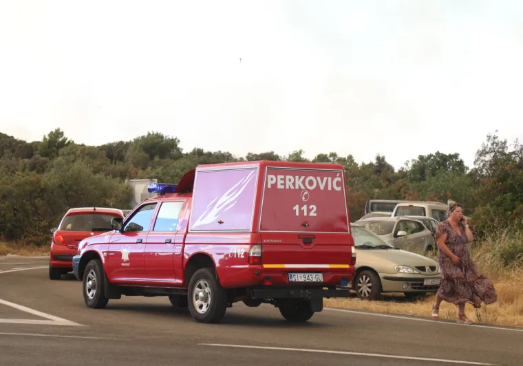 Vatrena stihija hara Dalmacijom: Sve vatrogasne snage su na terenu, vjetar otežava gašenje