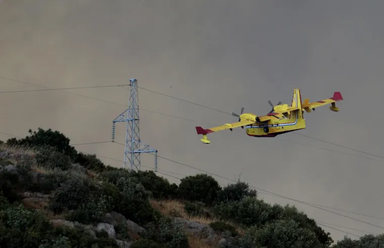 Požar hara Zatonom i okolicom: Neke objekte je zahvatila vatra, stanovni&scaron;tvo je evakuirano