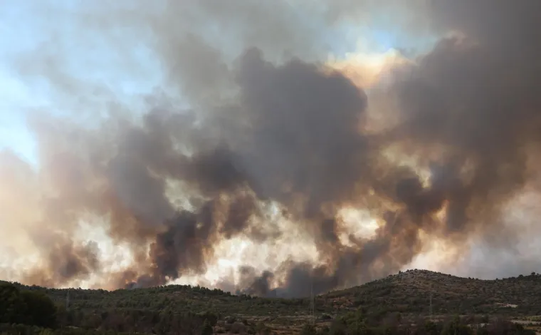 Požar hara Zatonom i okolicom: Neke objekte je zahvatila vatra, stanovni&scaron;tvo je evakuirano