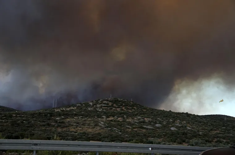 Požar hara Zatonom i okolicom: Neke objekte je zahvatila vatra, stanovni&scaron;tvo je evakuirano
