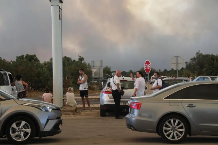 Požar hara Zatonom i okolicom: Neke objekte je zahvatila vatra, stanovni&scaron;tvo je evakuirano