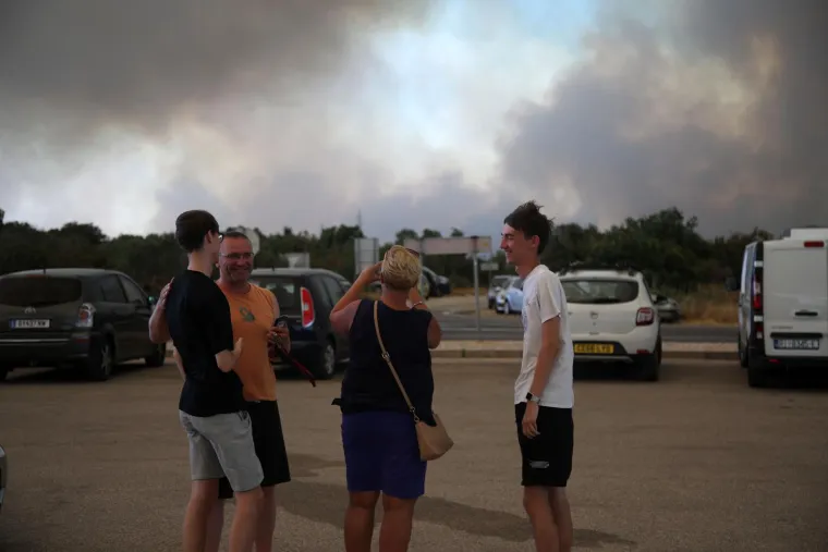 Požar hara Zatonom i okolicom: Neke objekte je zahvatila vatra, stanovni&scaron;tvo je evakuirano