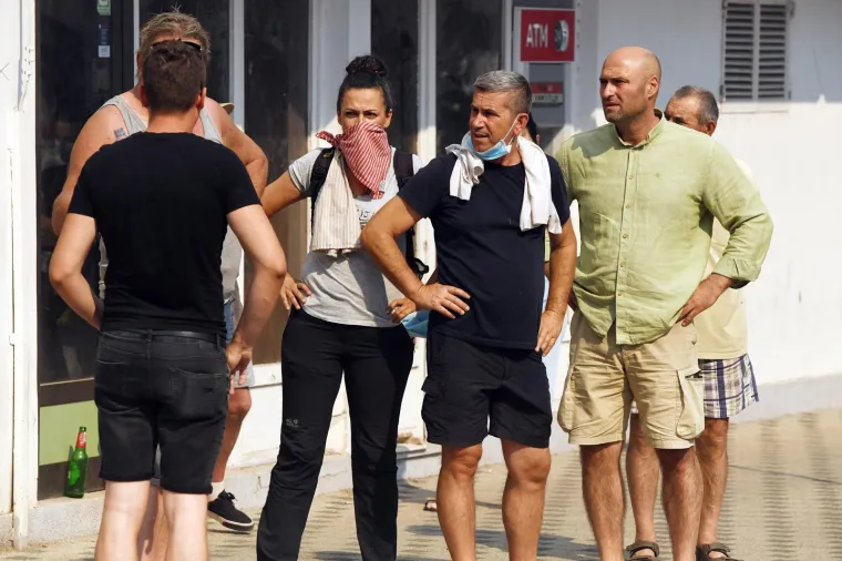 Požar hara Zatonom i okolicom: Neke objekte je zahvatila vatra, stanovni&scaron;tvo je evakuirano