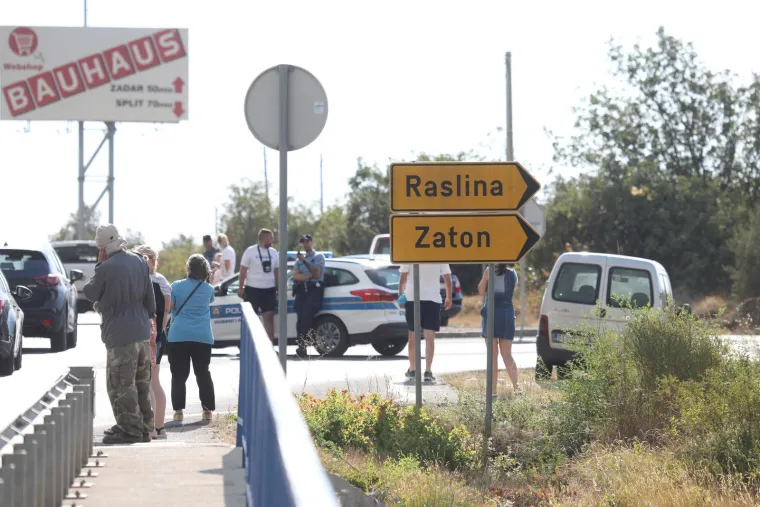 Požar hara Zatonom i okolicom: Neke objekte je zahvatila vatra, stanovni&scaron;tvo je evakuirano