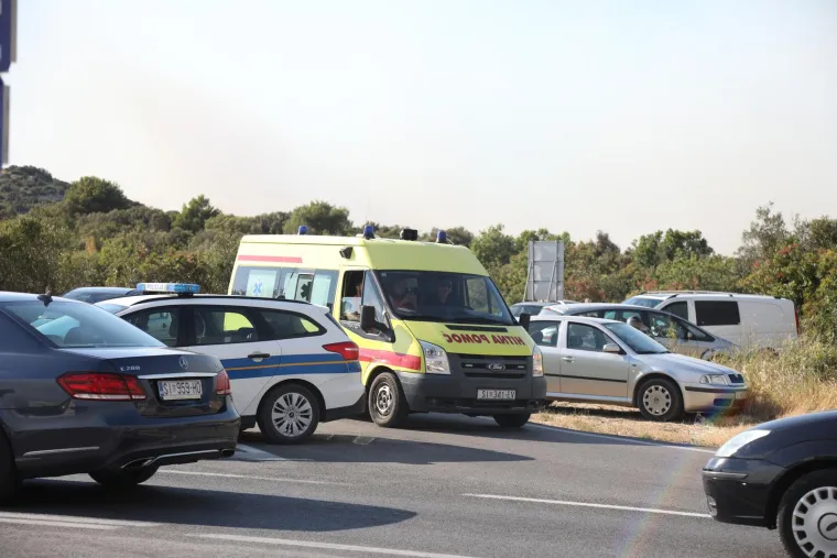 Požar hara Zatonom i okolicom: Neke objekte je zahvatila vatra, stanovni&scaron;tvo je evakuirano