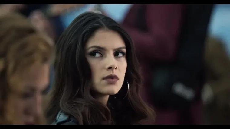 Prikriveni zakon također je kolumbijska dramska serija u produkciji televizije Caracol. Iako je još jedna u nizu serija o kolumbijskim narkokartelima i ljubavnim zapletima, vrijedi je pogledati zbog iznimne glumačke postave. Naime, u glavnim su ulogama jedne od najboljih kolumbijskih glumica današnjice - Viña Machado i Luna Baxter. 