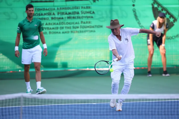 Novak Đoković izazvao euforiju u BiH, pa emotivno doživio jedno pitanje: 'Uh, al' si me pogodio. Sve njoj dugujem'