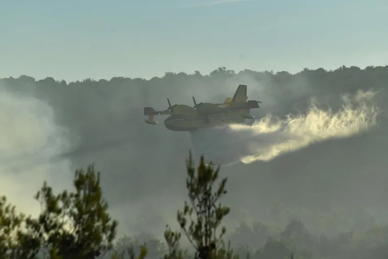 Zastra&scaron;ujući prizori s požari&scaron;ta na &scaron;ibenskom području: Pogledajte &scaron;to je vatrena buktinja ostavila iza sebe