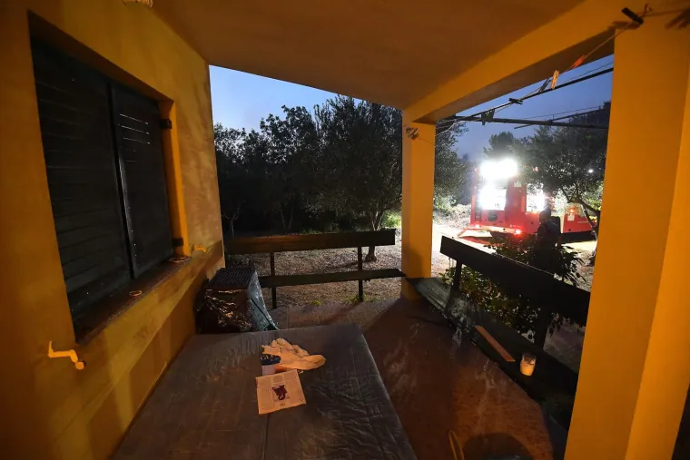 Zastra&scaron;ujući prizori s požari&scaron;ta na &scaron;ibenskom području: Pogledajte &scaron;to je vatrena buktinja ostavila iza sebe