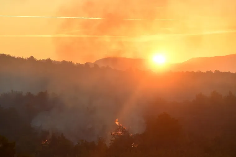 Zastra&scaron;ujući prizori s požari&scaron;ta na &scaron;ibenskom području: Pogledajte &scaron;to je vatrena buktinja ostavila iza sebe