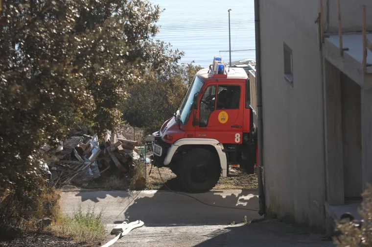 Pogledajte &scaron;to je požar kod &Scaron;ibenika napravio u naseljenim mjestima: Stanovnici pokupili tek osnovno i dali se u bijeg