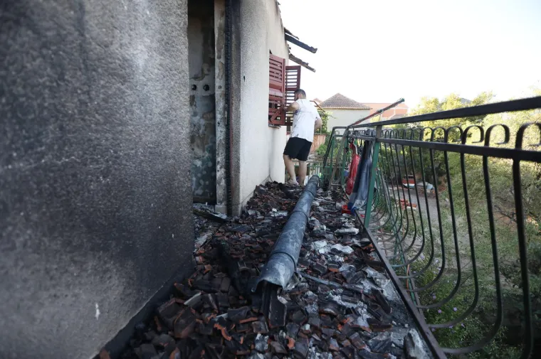 Pogledajte &scaron;to je požar kod &Scaron;ibenika napravio u naseljenim mjestima: Stanovnici pokupili tek osnovno i dali se u bijeg