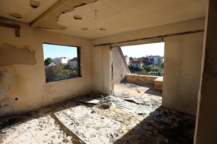 Pogledajte &scaron;to je požar kod &Scaron;ibenika napravio u naseljenim mjestima: Stanovnici pokupili tek osnovno i dali se u bijeg