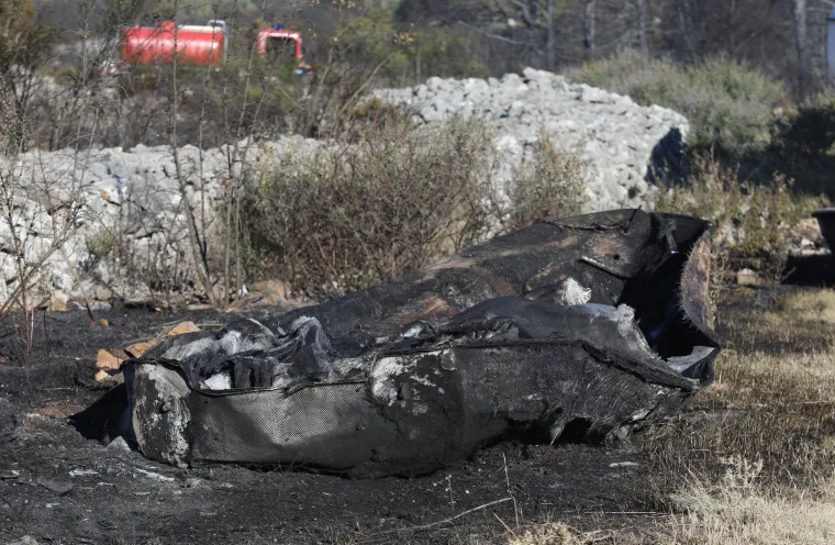 Pogledajte strašne posljedice požara u Raslini: Ljudi u suzama gledaju svoje izgorjele kuće, automobile...