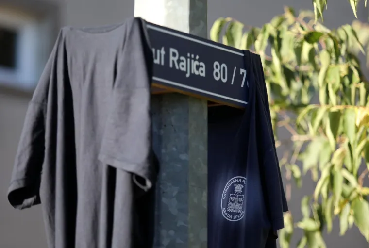 Pogledajte stra&scaron;ne posljedice požara u Raslini: Ljudi u suzama gledaju svoje izgorjele kuće, automobile...