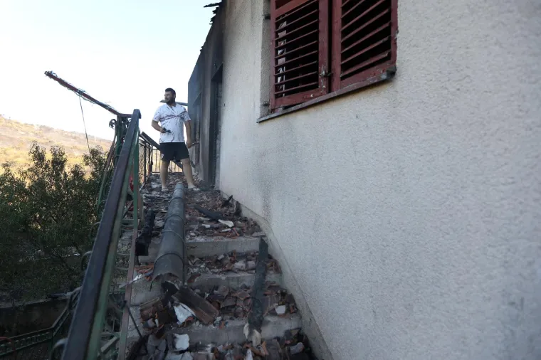 Pogledajte stra&scaron;ne posljedice požara u Raslini: Ljudi u suzama gledaju svoje izgorjele kuće, automobile...