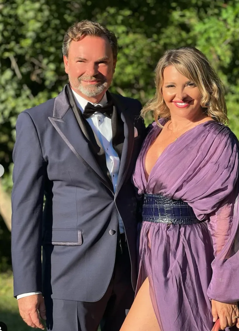 Snježana Mehun nabacila dekolte 'do poda' i prorez 'do neba', a pobrinula se i da foot fetišisti padnu u trans