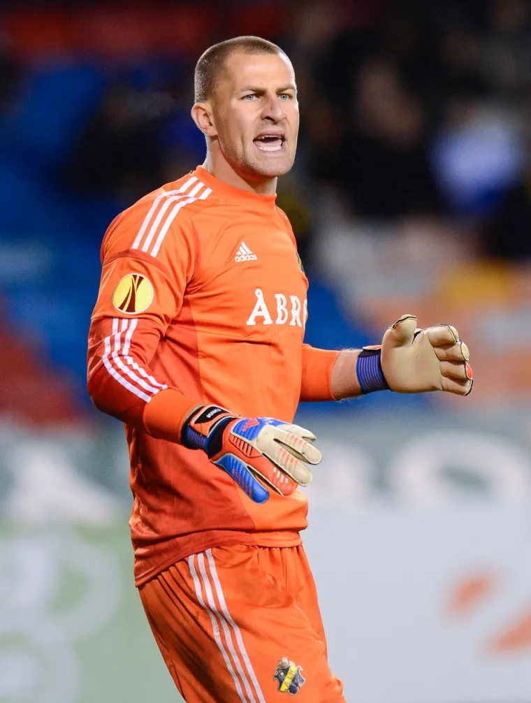 Ivan Turina &ndash; je najtužnija priča ove Dinamove generacije. Vratar koji upisao 70-ak nastupa za Modre napustio je klub 2007. Branio je neko vrijeme na Cipru i poljskom Lechu da bi se potom vratio u Maksimir na kojem se ovog puta kratko zadržao. Nogometnu sreću je na&scaron;ao u &scaron;vedskom AIK-u za koji je branio do 2013. godine kada je tragično preminuo u snu u dobi od samo 33 godine.