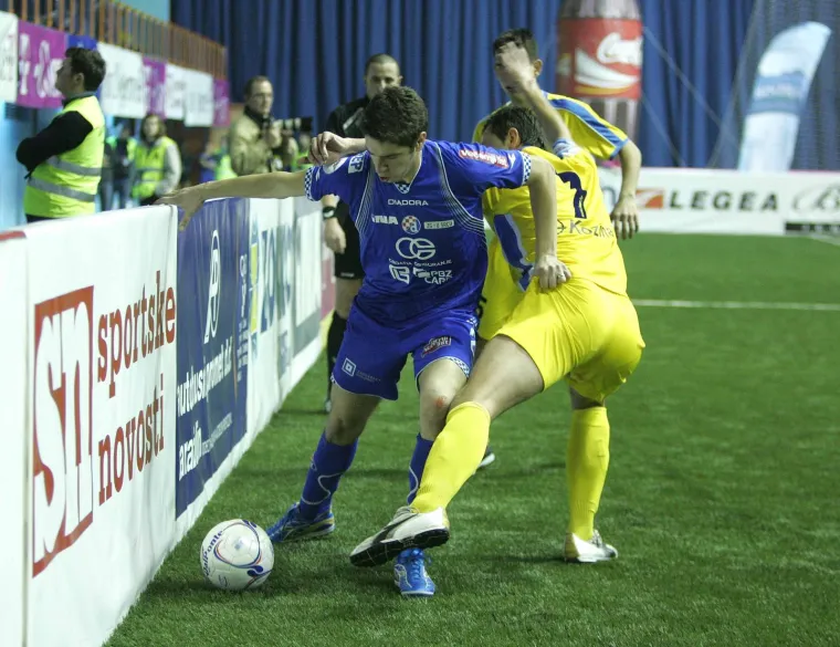 Marijan Buljat &ndash; jedini igrač u povijesti HNL-a koji je nastupao za Dinamo, Hajduk, Osijek i Rijeku. Dobio je pretpoziv za SP u Njemačkoj 2006. no Eduardo da Silva mu je slomio nogu na treningu te se nikad vi&scaron;e nije vratio na razinu na kojoj je bio prije ozljede. Zavr&scaron;io je karijeru 2014. godine, a danas se bavi ugostiteljstvom i radi kao nogometni skaut.