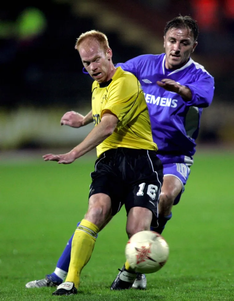 Edin Mujčin &ndash; je legenda Dinama, a dok je klub jo&scaron; nosio ime Croatia nastupao je u modrom dresu u epskoj pobjedi protiv Partizana. U ljeto 2005. napustio je klub te narednih nekoliko godina proveo u Kamen Ingradu, Lokomotivi, Lučkome&hellip; 