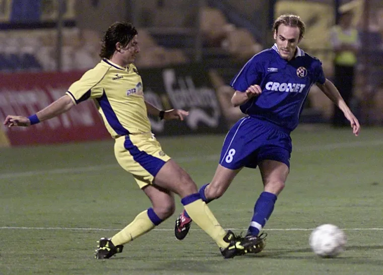 Jasmin Agić &ndash; je većinu karijere proveo u Dinamovom i Rijekinom dresu. Na kraju sezone 2004./2005. je napustio Maksimir i oti&scaron;ao u Koreju. Zanimljivo je da se za vrijeme nastupanja u toj dalekoistočnoj zemlji pojavio u igrici PES 6, a njegov shot power je bio beskonačan &scaron;to je i rekord igrice. Prilično dobru karijeru je ukaljao na samom njenom kraju kada je tijekom igranja za Croatiju iz Sesveta optužen za namje&scaron;tanje utakmica. Priznao je ono za &scaron;to ga se teretilo. 