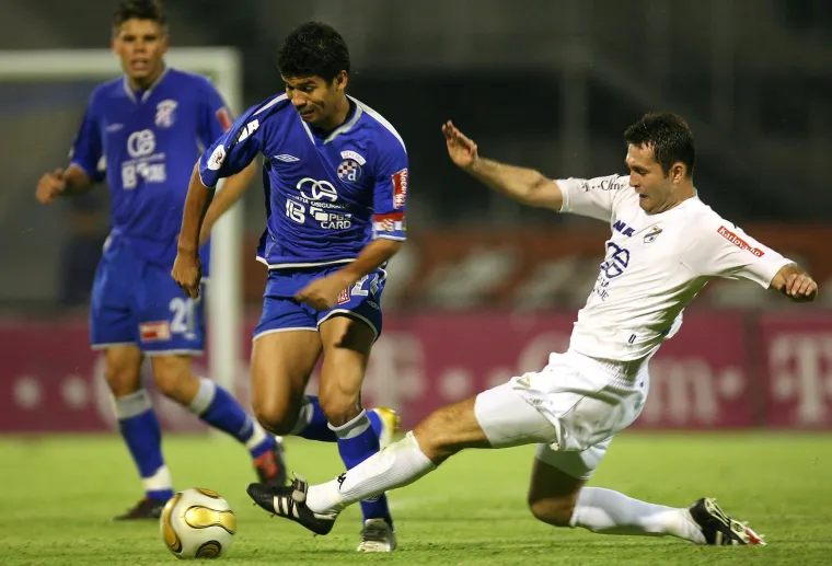 Eduardo da Silva &ndash; je jo&scaron; jedan lik iz Dinamove svlačionice kojeg ne treba posebno predstavljati. Jedan je od najboljih strijelaca u povijesti Vatrenih, a sjajna karijera tijekom koje je igrao za Arsenal, &Scaron;ahtar, Flamengo, Atletico Paranaense i Legiju iz Var&scaron;ave je mogla biti jo&scaron; i bolja da mu Martin Taylor nije slomio nogu. 