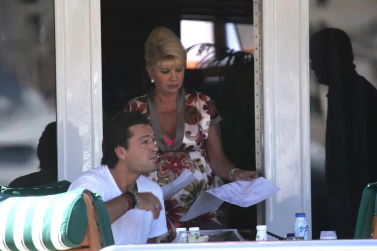 Ivana Trump voljela je luksuzne odmore: Jednom se pojavila s mlađahnim zaručnikom, talijanskim glumcem i modelom; A tu su i fotke iz braka s Trumpom