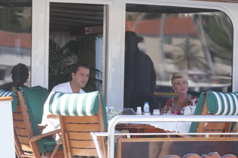 Ivana Trump voljela je luksuzne odmore: Jednom se pojavila s mlađahnim zaručnikom, talijanskim glumcem i modelom; A tu su i fotke iz braka s Trumpom