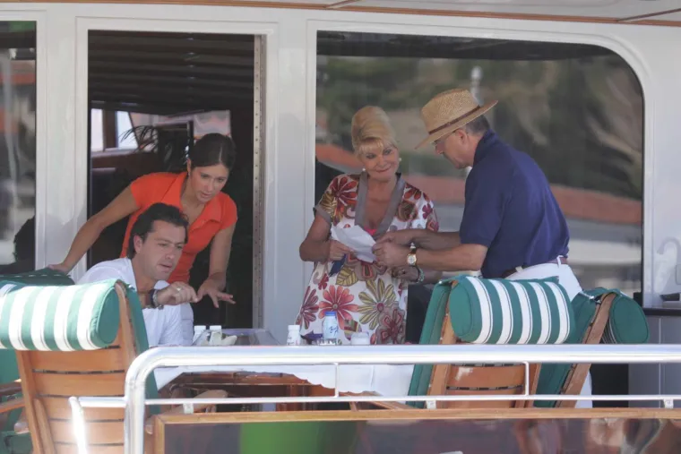 Ivana Trump voljela je luksuzne odmore: Jednom se pojavila s mlađahnim zaručnikom, talijanskim glumcem i modelom; A tu su i fotke iz braka s Trumpom