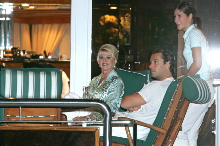 Ivana Trump voljela je luksuzne odmore: Jednom se pojavila s mlađahnim zaručnikom, talijanskim glumcem i modelom; A tu su i fotke iz braka s Trumpom