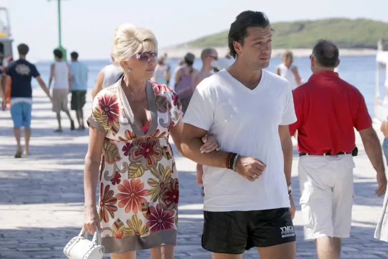 Ivana Trump voljela je luksuzne odmore: Jednom se pojavila s mlađahnim zaručnikom, talijanskim glumcem i modelom; A tu su i fotke iz braka s Trumpom