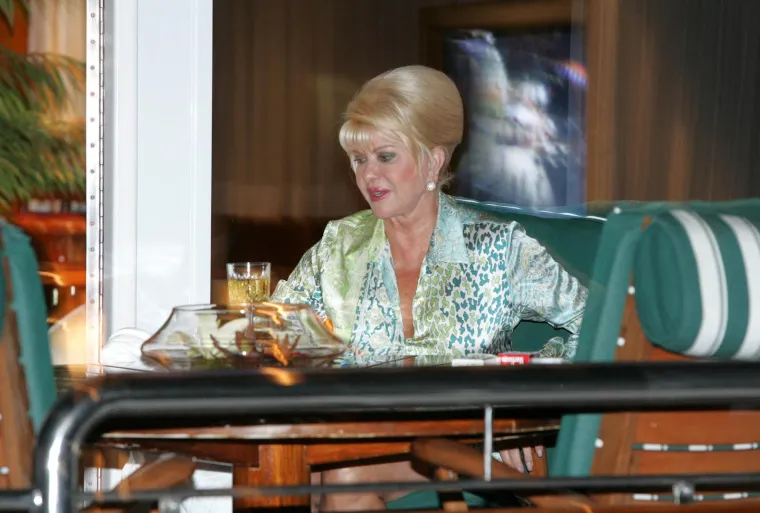 Ivana Trump voljela je luksuzne odmore: Jednom se pojavila s mlađahnim zaručnikom, talijanskim glumcem i modelom; A tu su i fotke iz braka s Trumpom